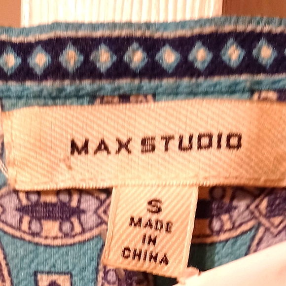 MAX STUDIO Geo Print V-Neck Tie Flared Sleeve Top EUC - Picture 6 of 8